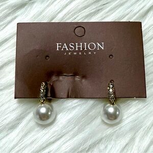 Earrings Gold Tone With White Faux Pearl Crystals New